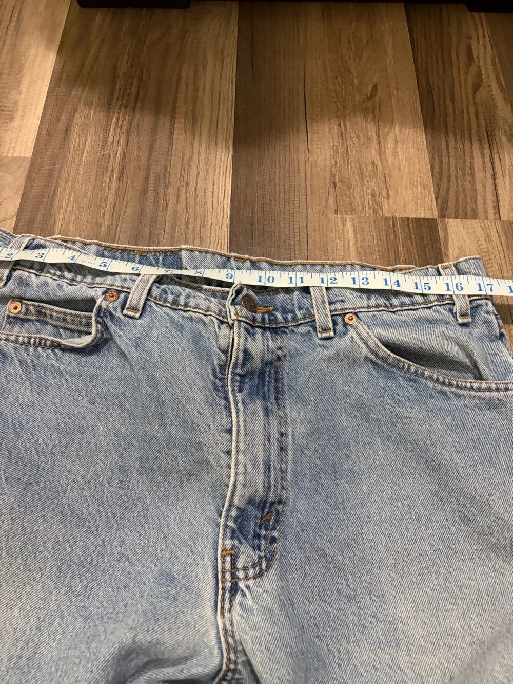 Vintage Levi's 550 Relaxed Fit Men's Jeans - Light Blue Denim